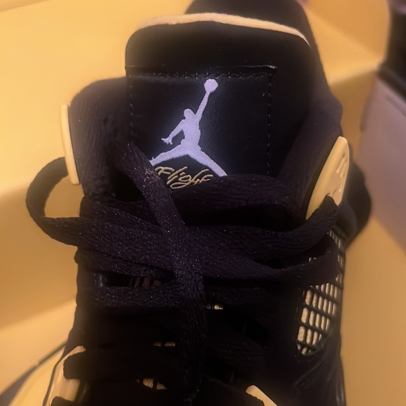 Jordan 4 thunders - Picture 2 of 3